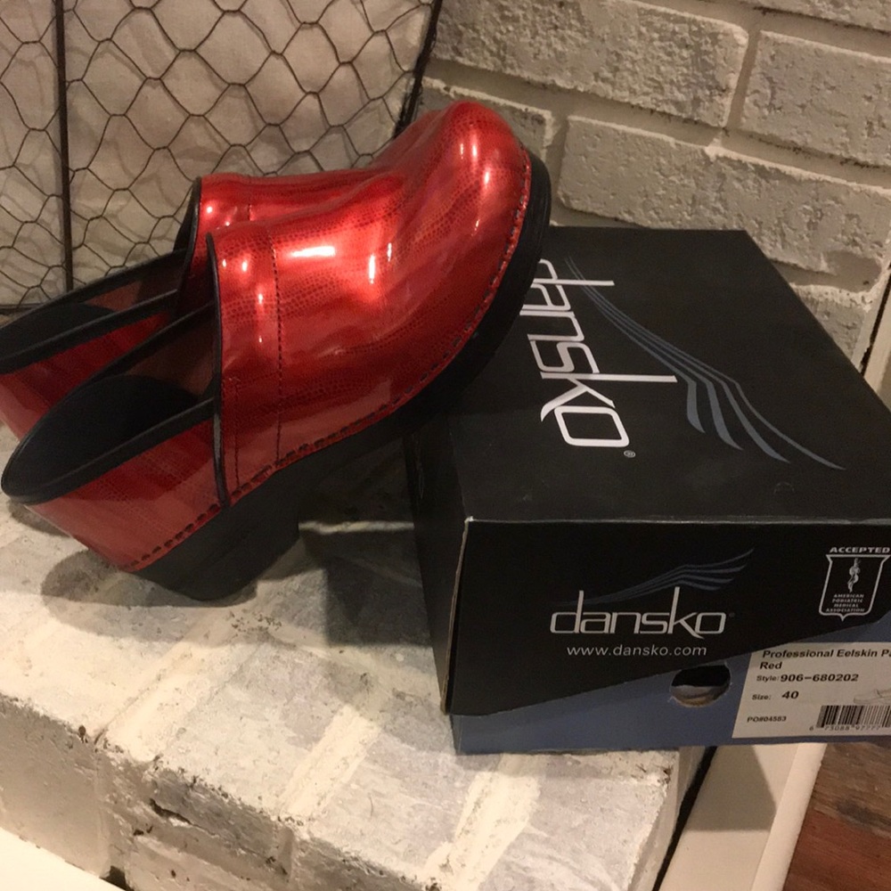 Women’s Dankso Clogs size 10